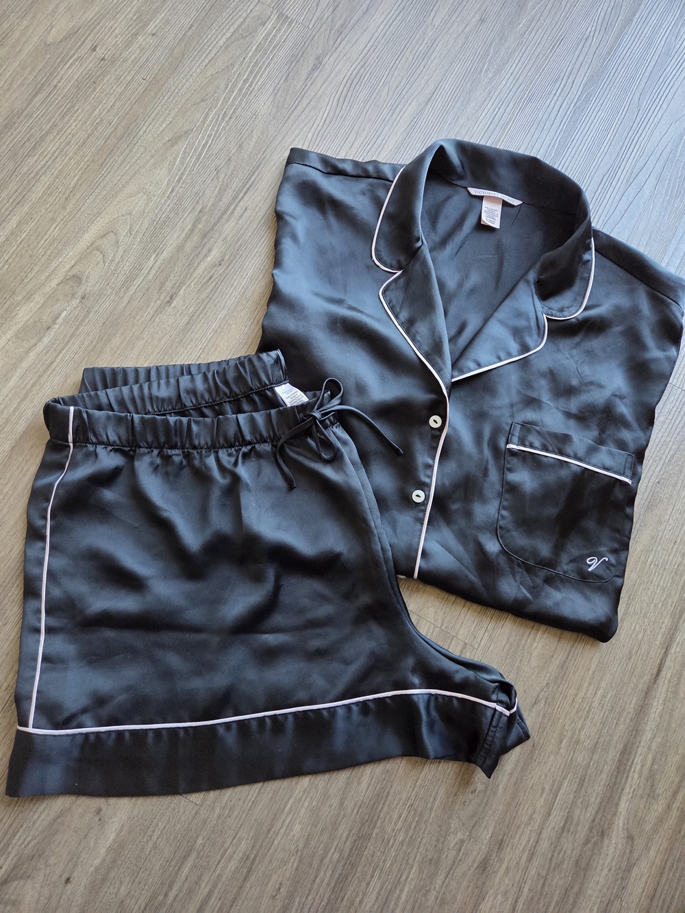 Victoria’s Secret Black Satin Pajama Short Set White Piping Logo. Size X-large